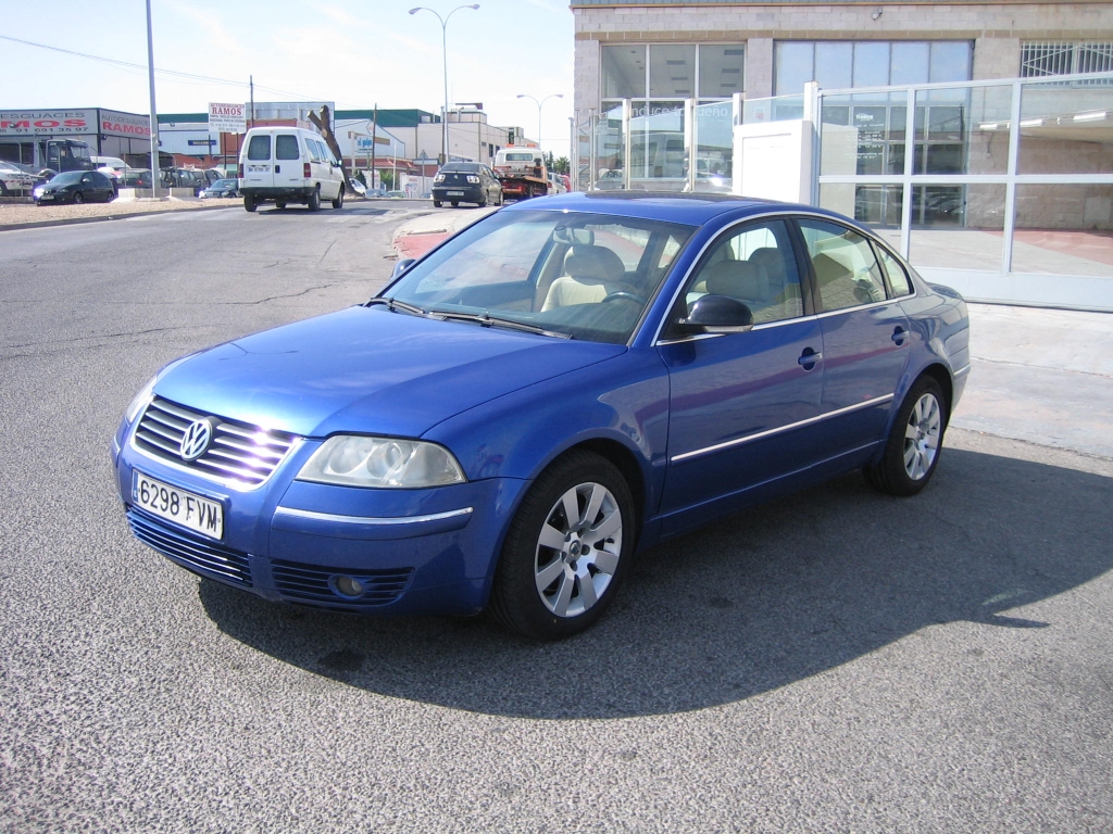 VISTA DELANTERA IZQUIERDA VOLKSWAGEN PASSAT 2.5 TDI 180CV 4MOTION