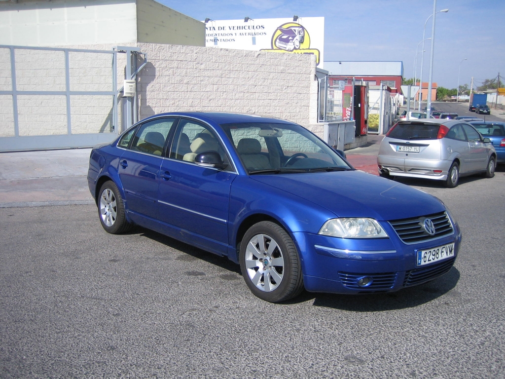 VISTA DELANTERA DERECHA VOLKSWAGEN PASSAT 2.5 TDI 180CV 4MOTION
