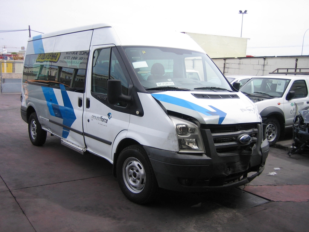 VISTA DELANTERA DERECHA FORD TRANSIT 100T350 9 PLAZAS MICROBUS