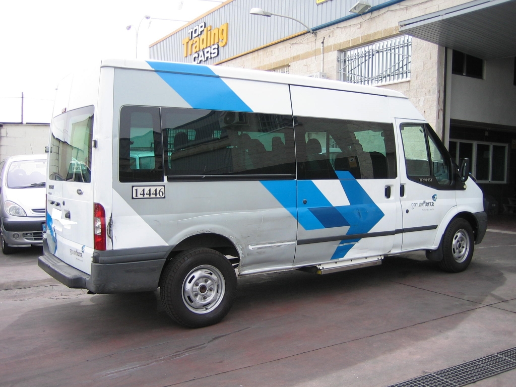 VISTA TRASERA DERECHA FORD TRANSIT 100T350 9 PLAZAS MICROBUS