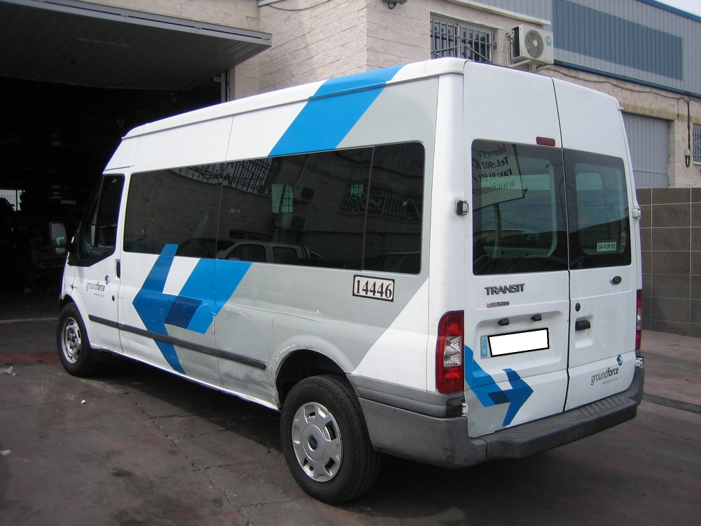 VISTA TRASERA IZQUIERDA FORD TRANSIT 100T350 9 PLAZAS MICROBUS