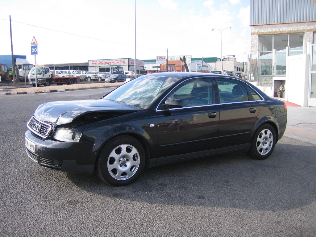 AUDI A4 1.9 TDI 130CV 6VEL