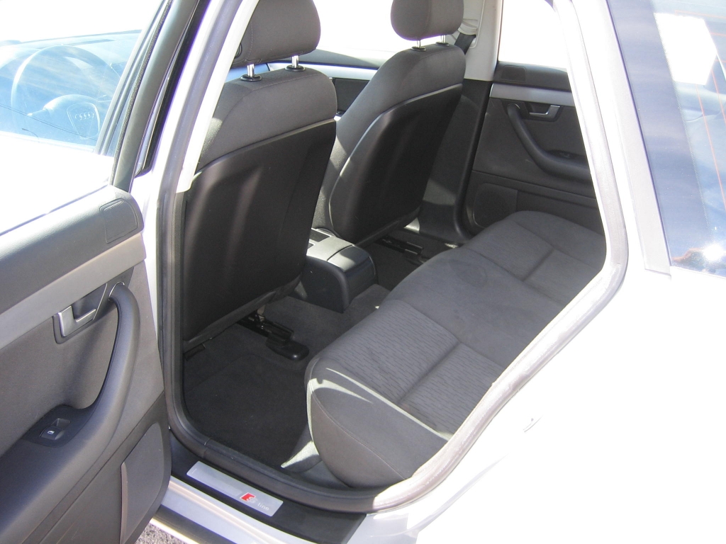 VISTA INTERIOR TRASERO AUDI A-4 S.LINE 2.0 TFSI 200CV AUTOMATICO