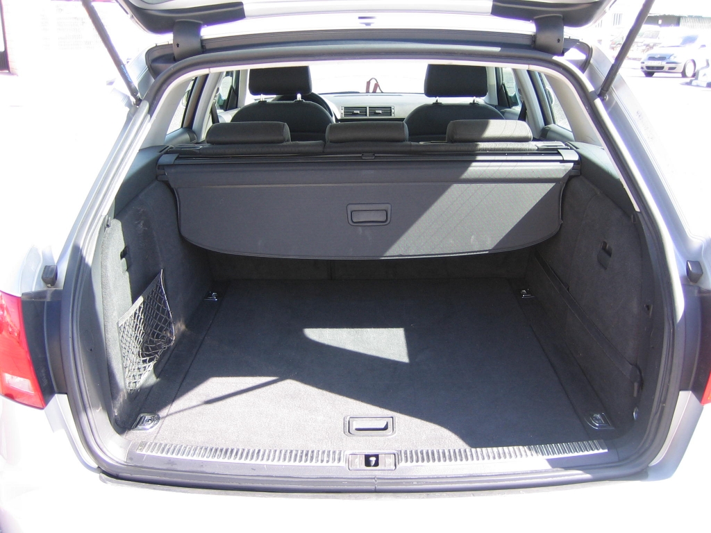 VISTA INTERIOR AUDI A-4 S.LINE 2.0 TFSI 200CV AUTOMATICO