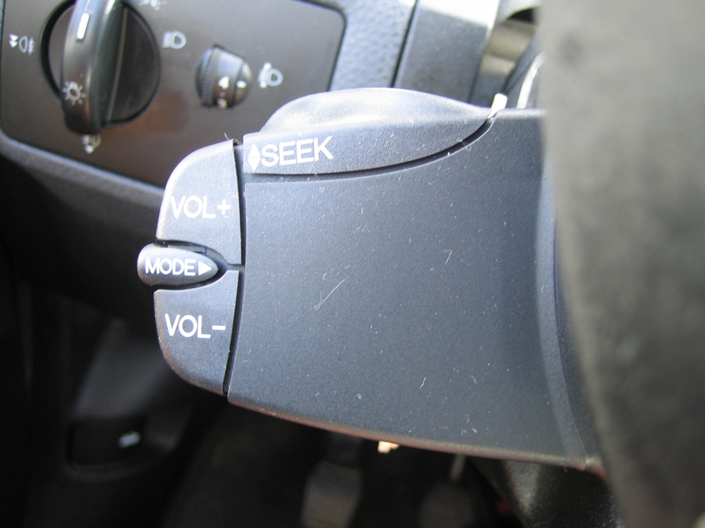 VISTA MANDOS AUDIO EN VOLANTE FORD FIESTA 1.4 TDCI 68CV