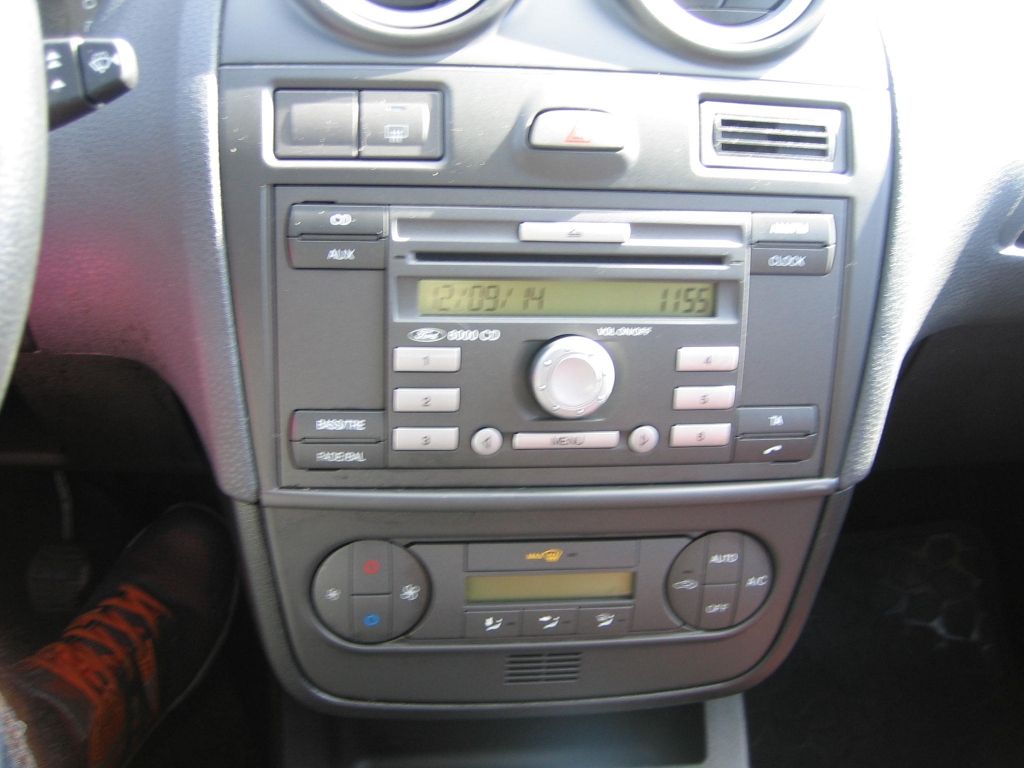 VISTA CD Y CLIMA FORD FIESTA 1.4 TDCI 68CV