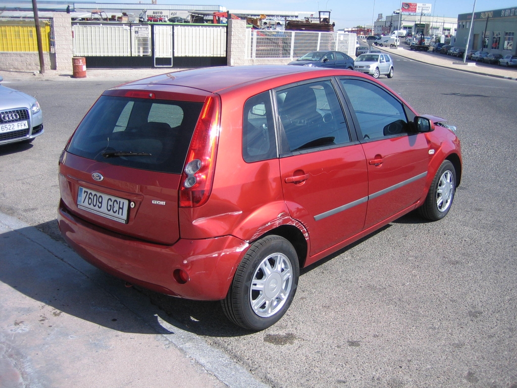 VISTA TRASERA DERECHA FORD FIESTA 1.4 TDCI 68CV