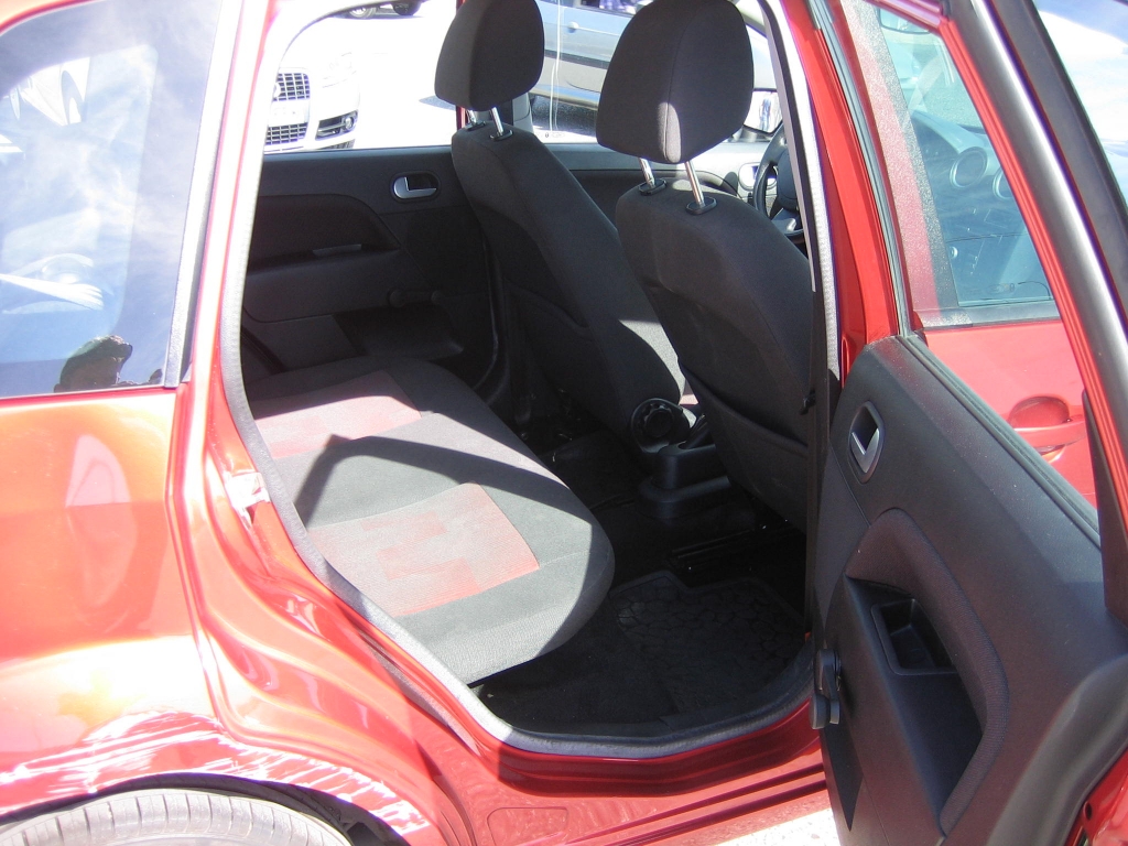 VISTA INTERIOR TRASERO FORD FIESTA 1.4 TDCI 68CV