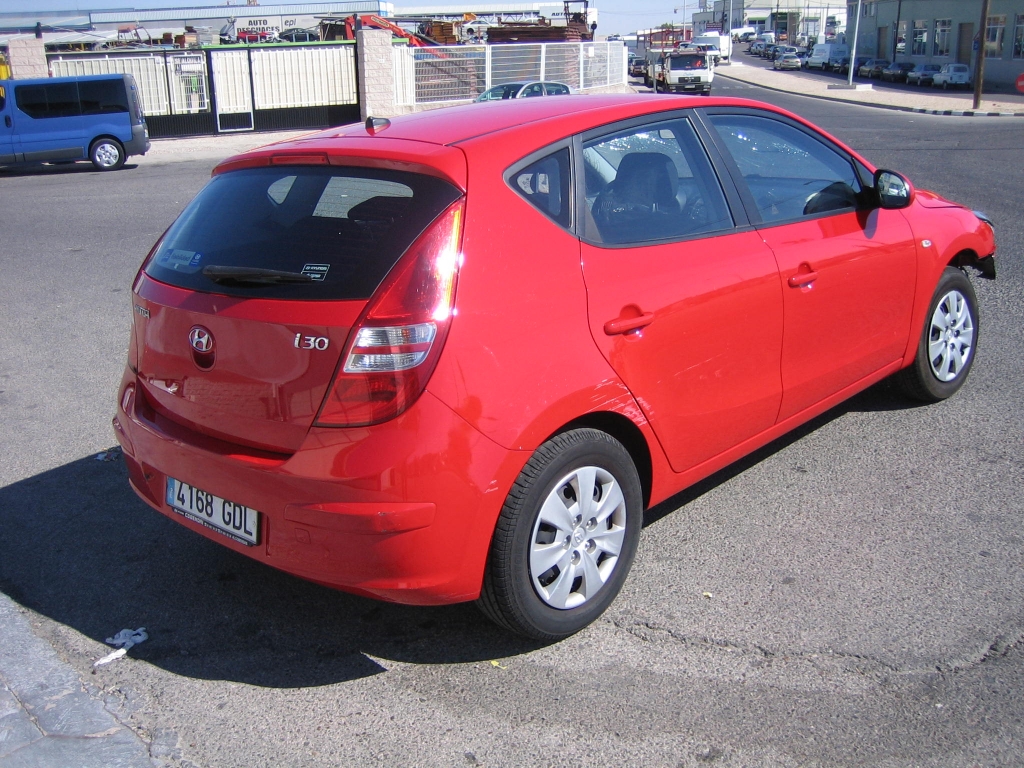 VISTA TRASERA DERECHA HYNDAI I30 1.4 I 105CV