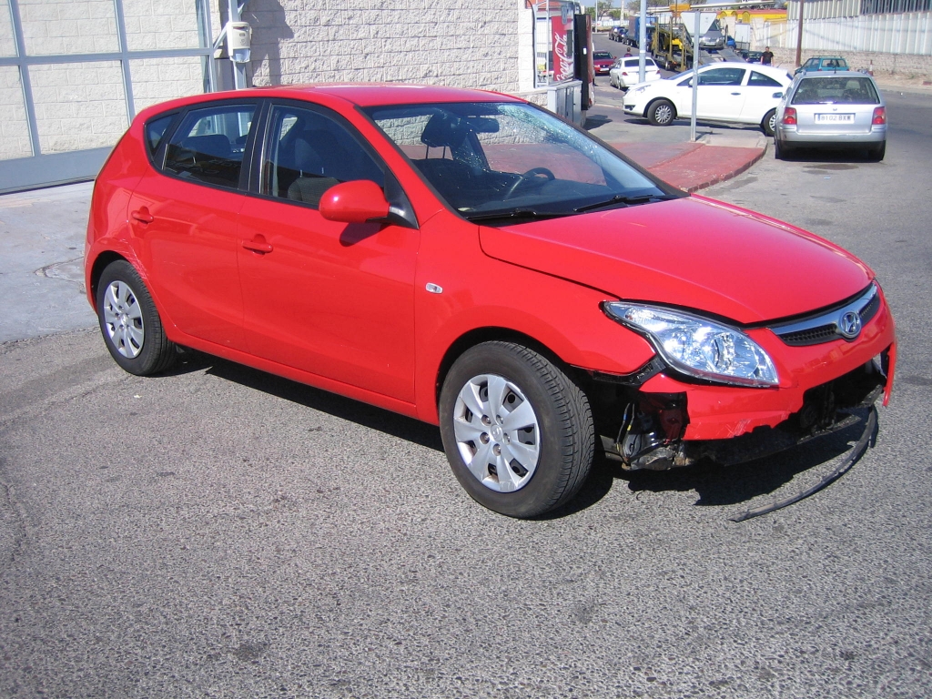 VISTA DELANTERA DERECHA HYNDAI I30 1.4 I 105CV