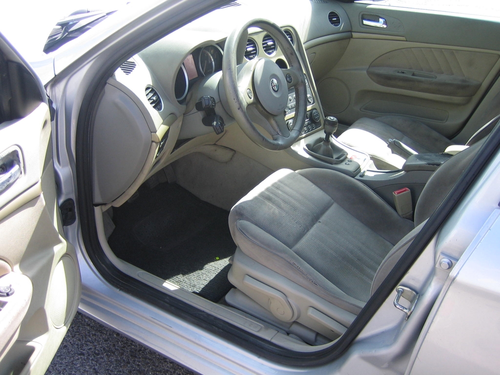 VISTA INTERIOR IZQUIERDO ALFA ROMEO 159 1.9 JTD 140CV