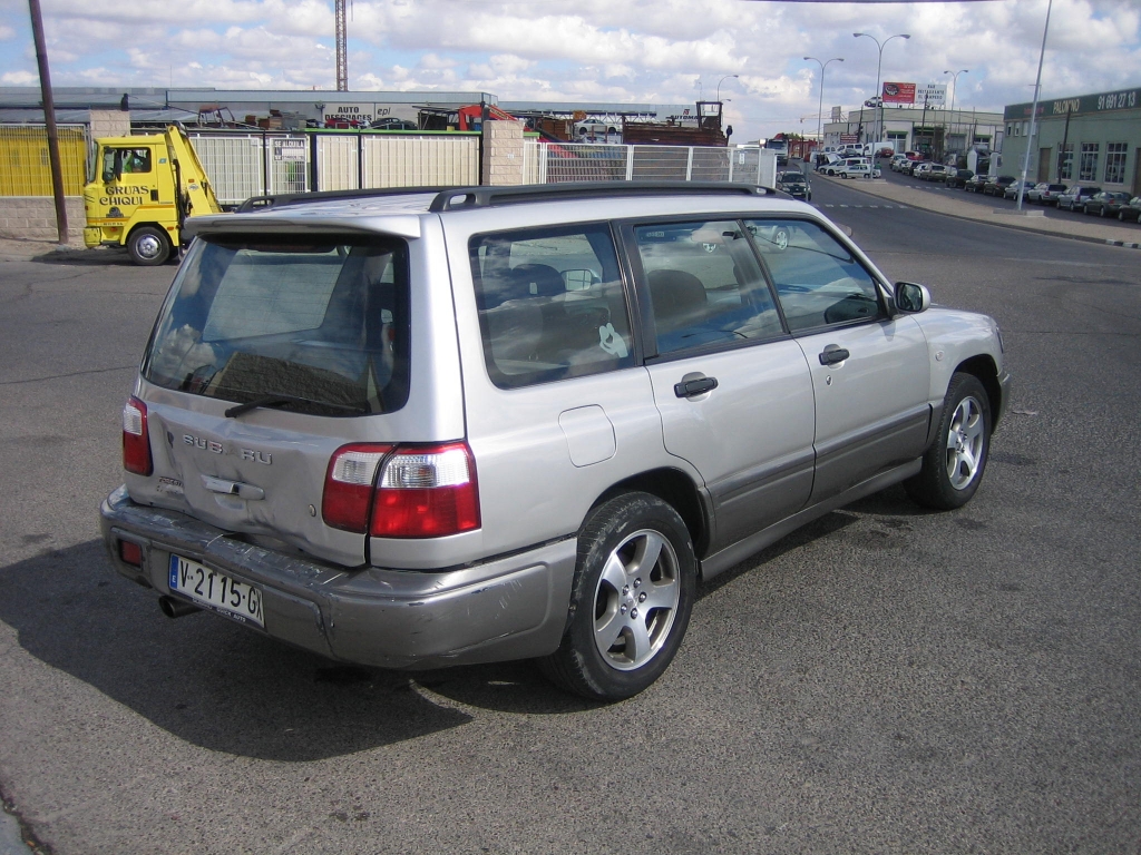 VISTA TRASERA DERECHA SUBARU FORESTER 2.0 GASOLINA 177CV