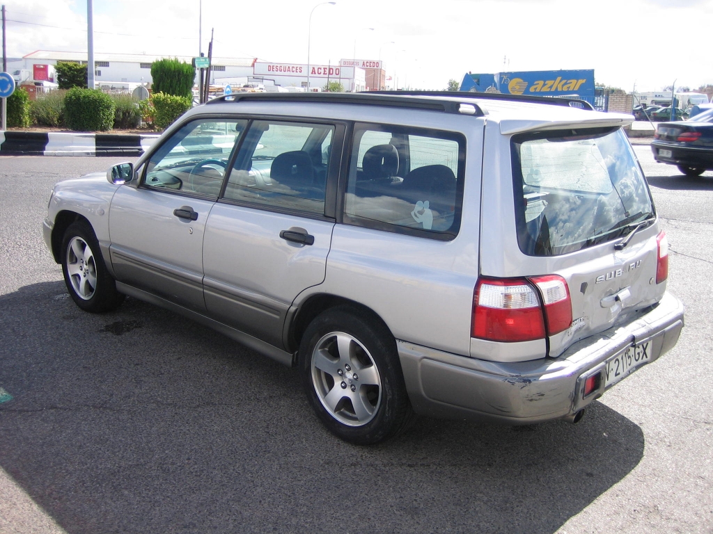 VISTA TRASERA IZQUIERDA SUBARU FORESTER 2.0 GASOLINA 177CV