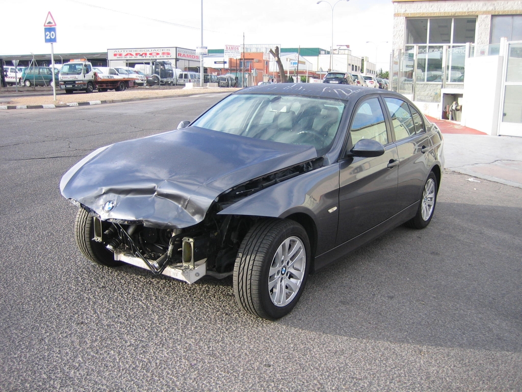 VISTA DELANTERA IZQUIERDA BMW 320 D 2.0 163CV