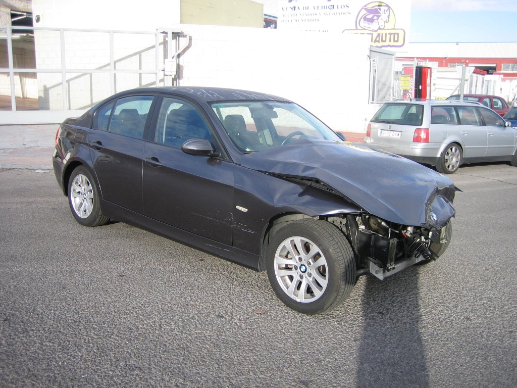 VISTA DELANTERA DERECHA BMW 320 D 2.0 163CV