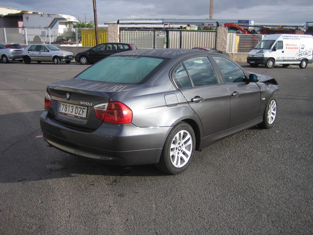 VISTA TRASERA DERECHA BMW 320 D 2.0 163CV