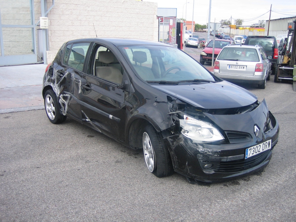 VISTA DELANTERA DERECHA RENAULT CLIO 1.5 DCI 85CV