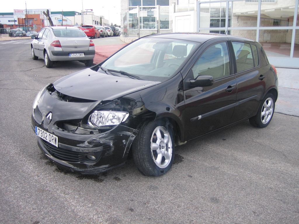 VISTA DELANTERA IZQUIERDA RENAULT CLIO 1.5 DCI 85CV