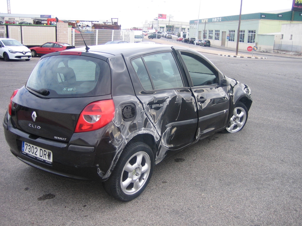 VISTA TRASERA DERECHA RENAULT CLIO 1.5 DCI 85CV