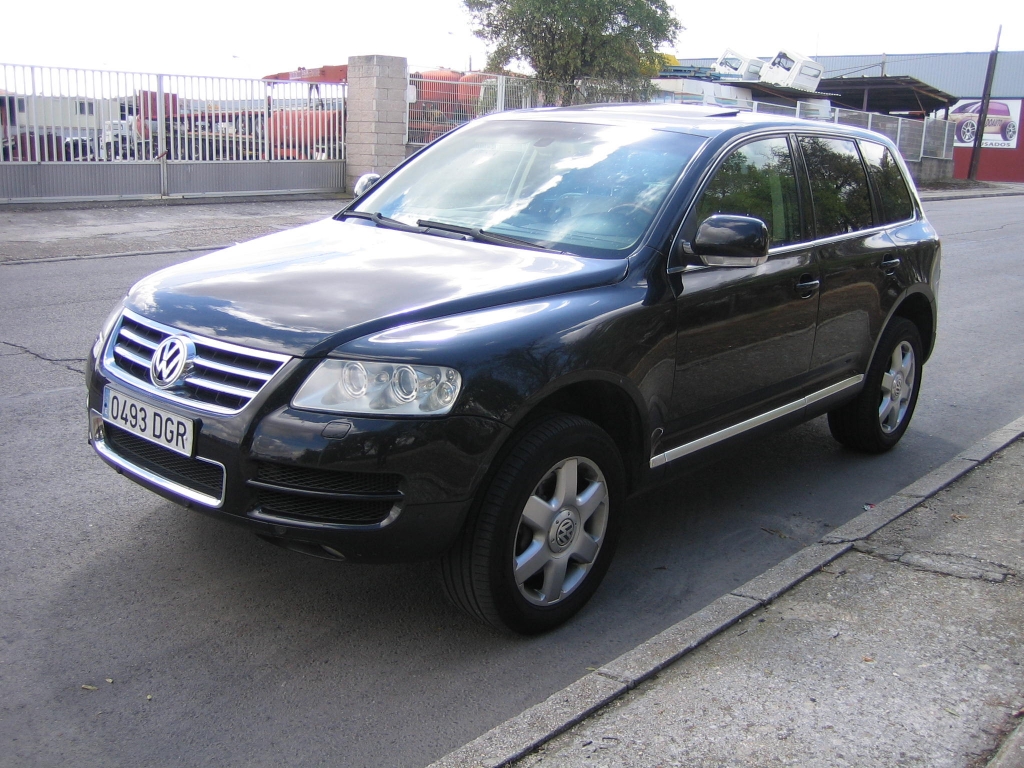 VISTA DELANTERA IZQUIERDA VOLSWAGEN TOUAREG V-10 5.0 TDI 312CV AUT