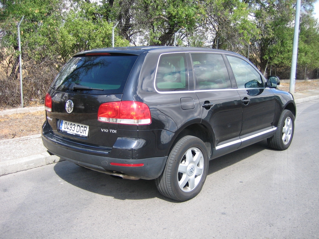 VISTA TRASERA DERECHA VOLSWAGEN TOUAREG V-10 5.0 TDI 312CV AUT