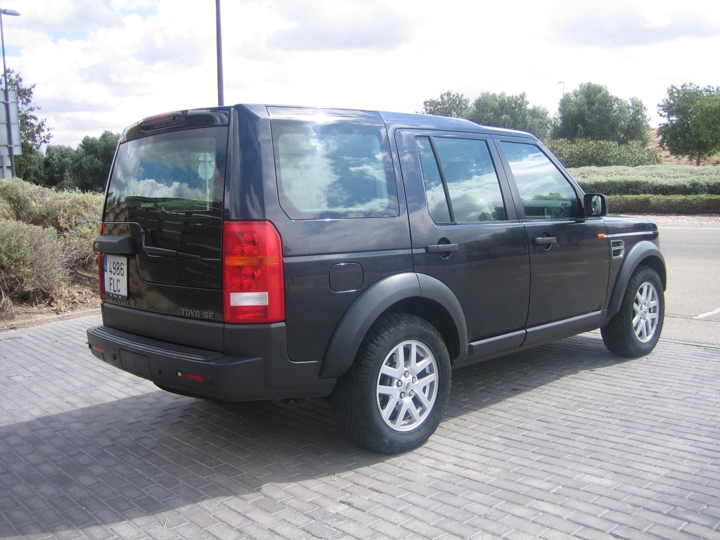 VISTA TRASERA DERECHA LAND ROVER DISCOVERY 2.7 TDV6 SE 190CV AUTOMATICO 7PLAZAS