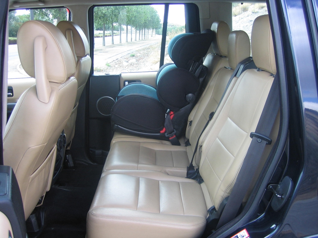 VISTA INTERIOR TRASERO LAND ROVER DISCOVERY 2.7 TDV6 SE 190CV AUTOMATICO 7PLAZAS
