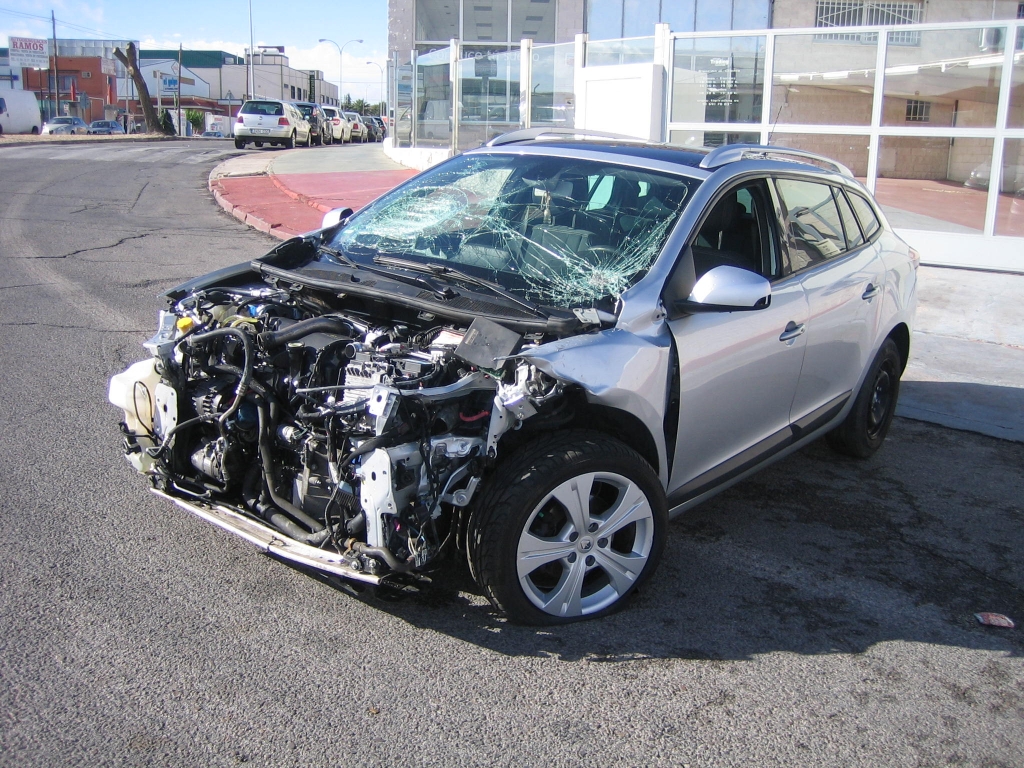 VISTA DELANTERA IZQUIERDA RENAULT MEGANE FAMILIAR 1.5 DCI 110CV