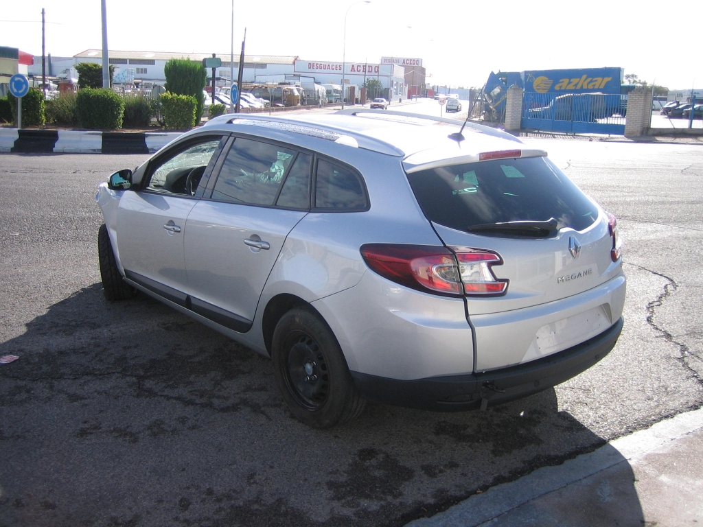 VISTA TRASERA IZQUIERDA RENAULT MEGANE FAMILIAR 1.5 DCI 110CV