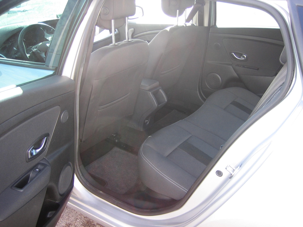 VISTA INTERIOR TRASERO RENAULT MEGANE FAMILIAR 1.5 DCI 110CV