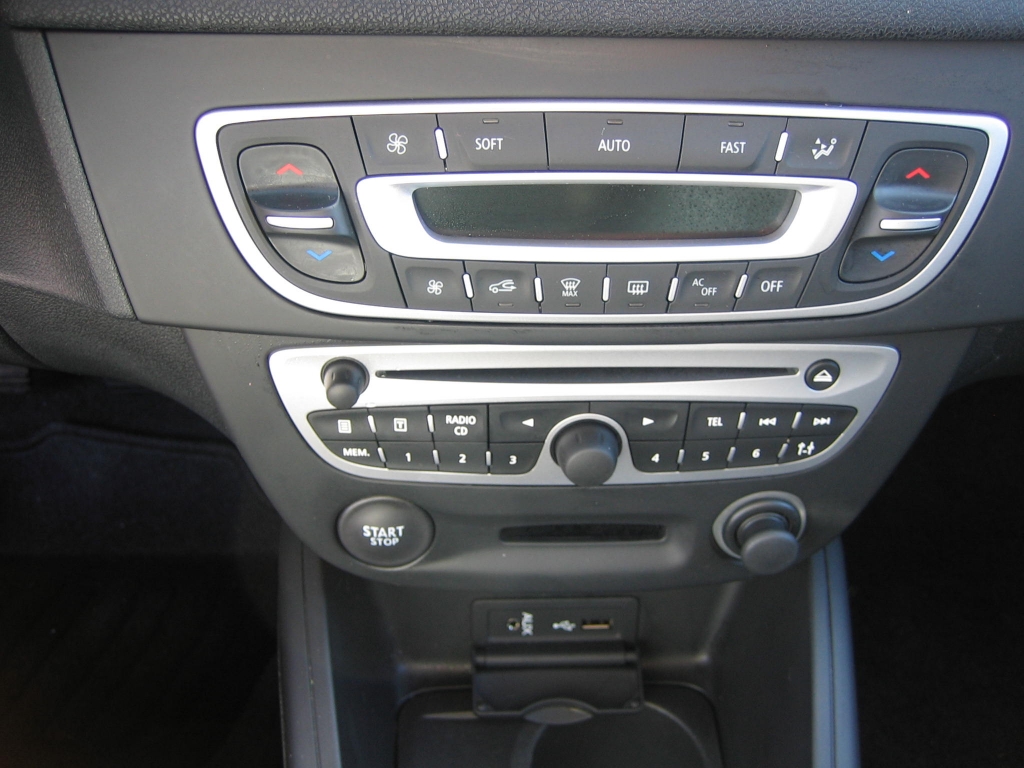 VISTA CD Y CLIMA RENAULT MEGANE FAMILIAR 1.5 DCI 110CV