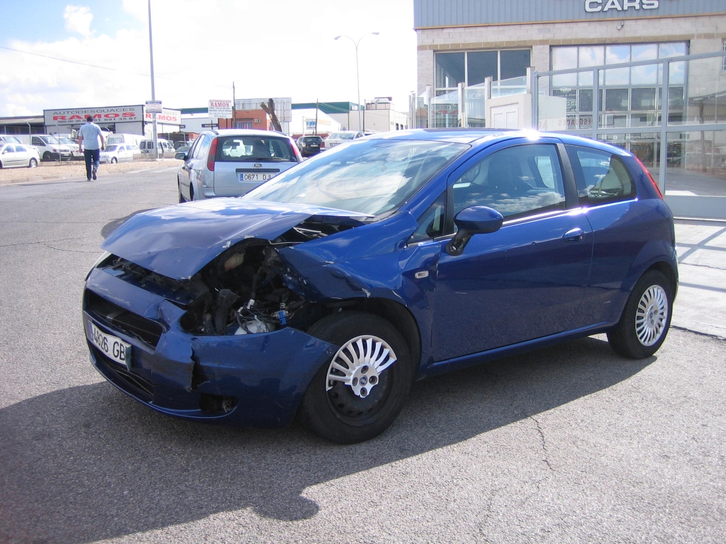VISTA DELANTERA IZQUIERDA FIAT PUNTO 1.3 MULTIJET 75CV