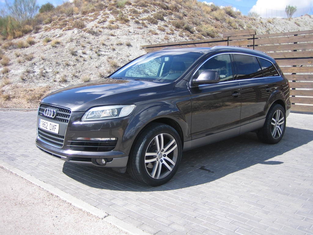VISTA DELANTERA IZQUIERDA AUDI Q-7 3.0 TDI 232CV AUTOMATICO 7 PLAZAS