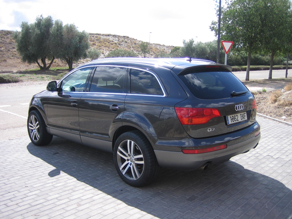 VISTA TRASERA IZQUIERDA AUDI Q-7 3.0 TDI 232CV AUTOMATICO 7 PLAZAS