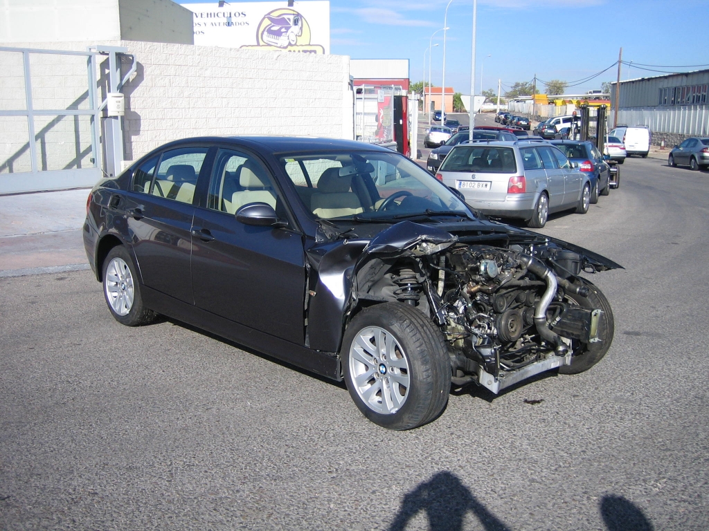 VISTA DELANTERA DERTECHA BMW 320 D 2.0 163CV