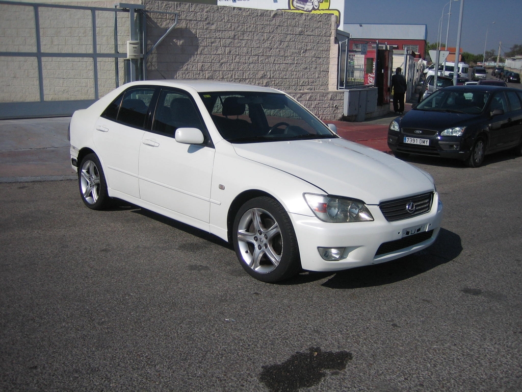 VISTA DELANTERA DERECHA LEXUS IS200 2.0 155CV GASOLINA