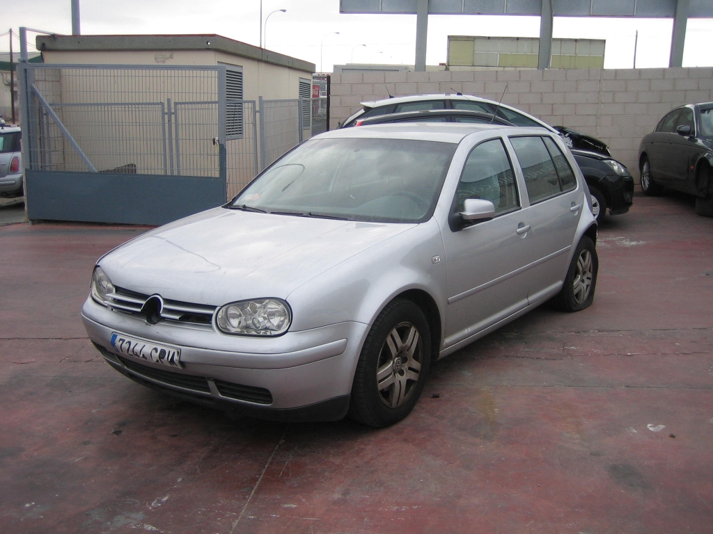VOLSWAGEN GOLF