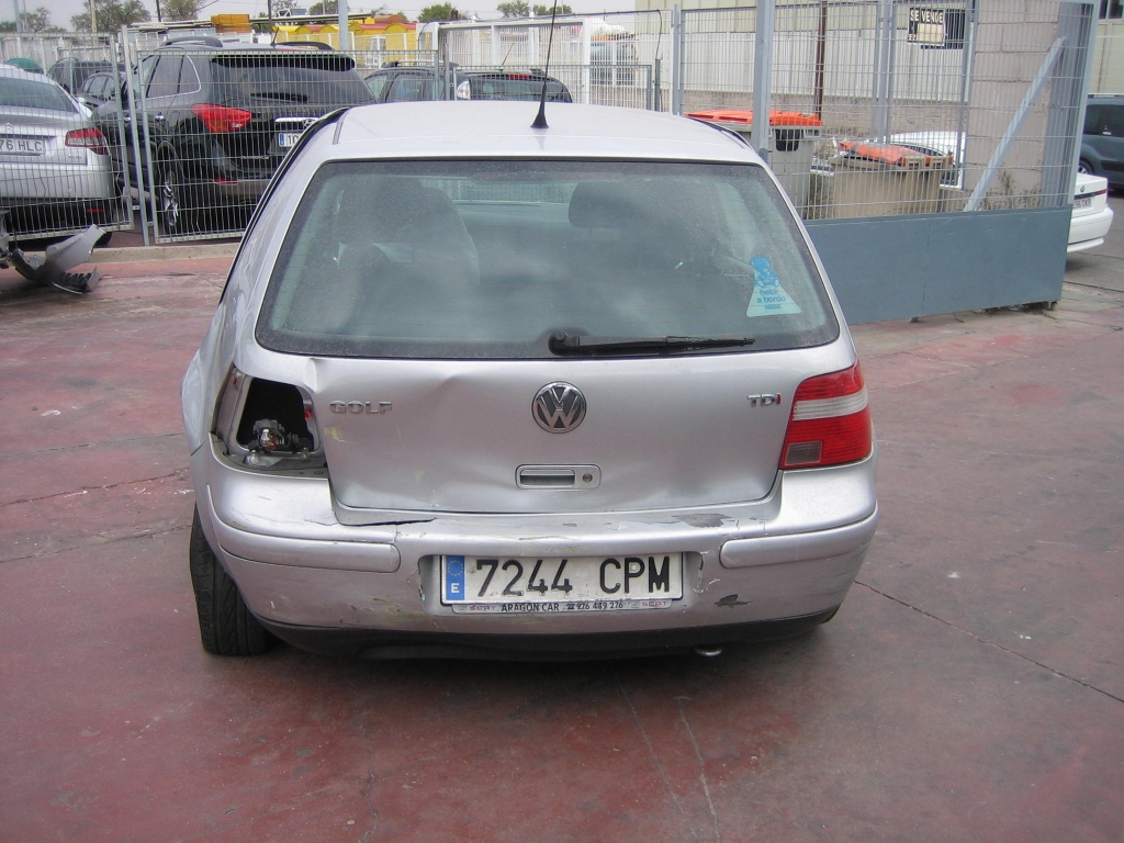 VOLSWAGEN GOLF
