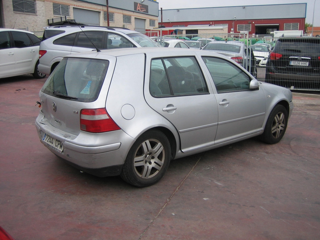 VOLSWAGEN GOLF