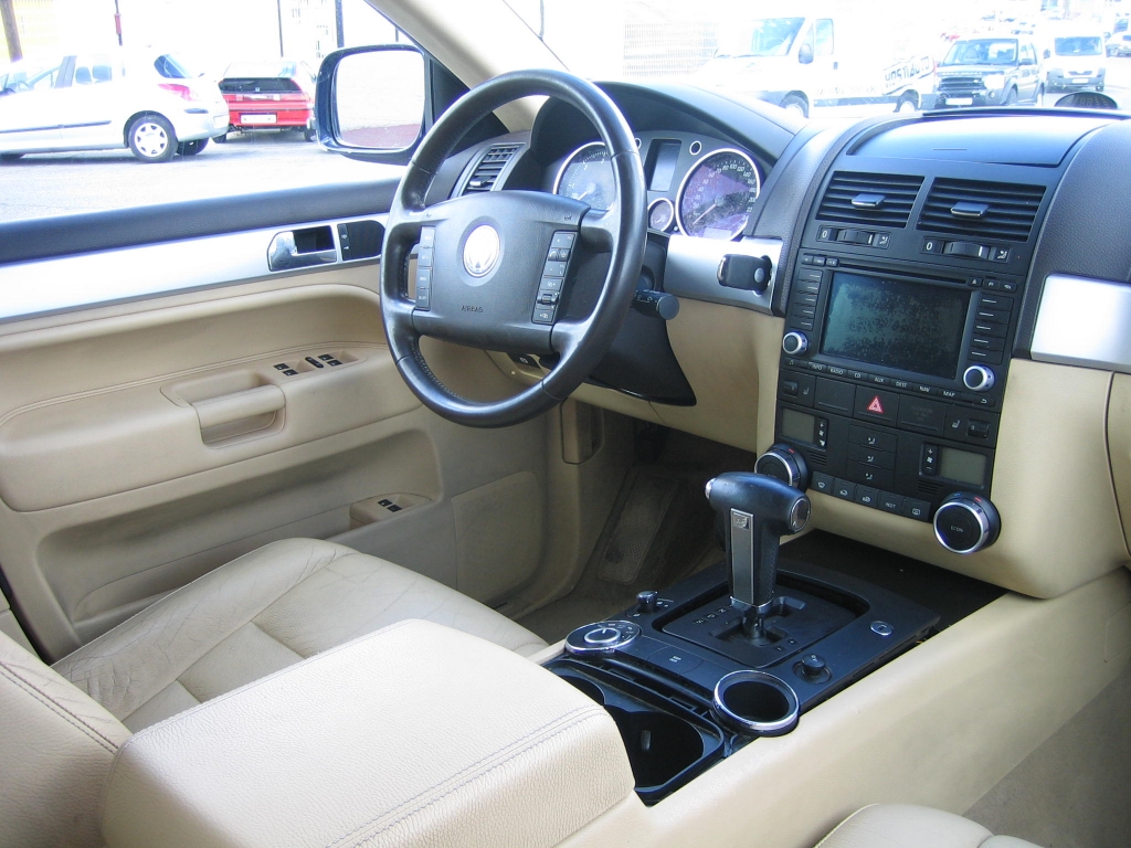 VISTA INTERIOR IZQUIERDO VOLSWAGEN TOUAREG R5 TDI 177CV AUTOMATICO