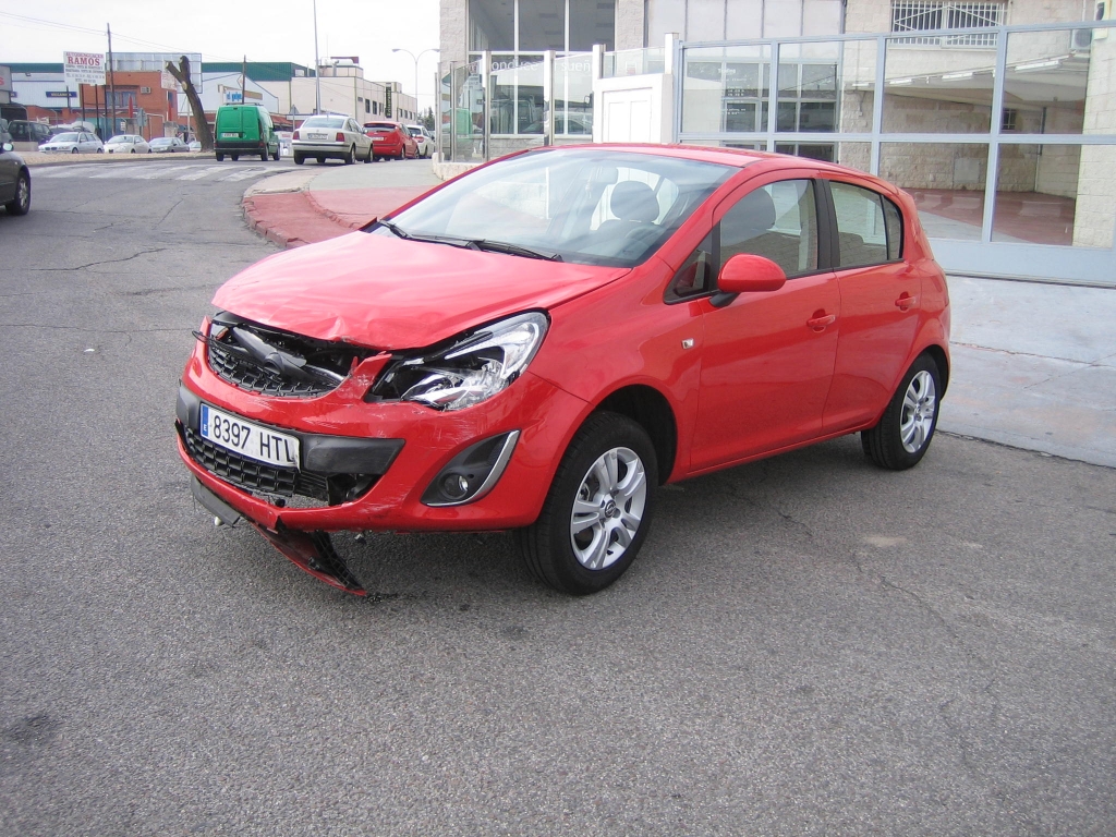 VISTA DELANTERA IZQUIERDA OPEL CORSA 1.3 CDTI 95CV