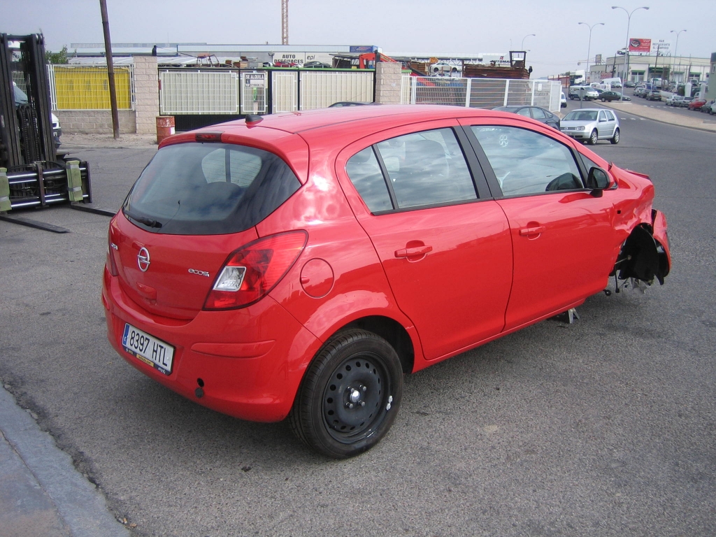 VISTA TRASERA DERECHA OPEL CORSA 1.3 CDTI 95CV