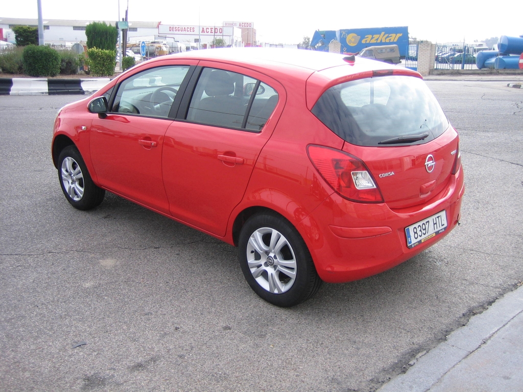 VISTA TRASERA IZQUIERDA OPEL CORSA 1.3 CDTI 95CV