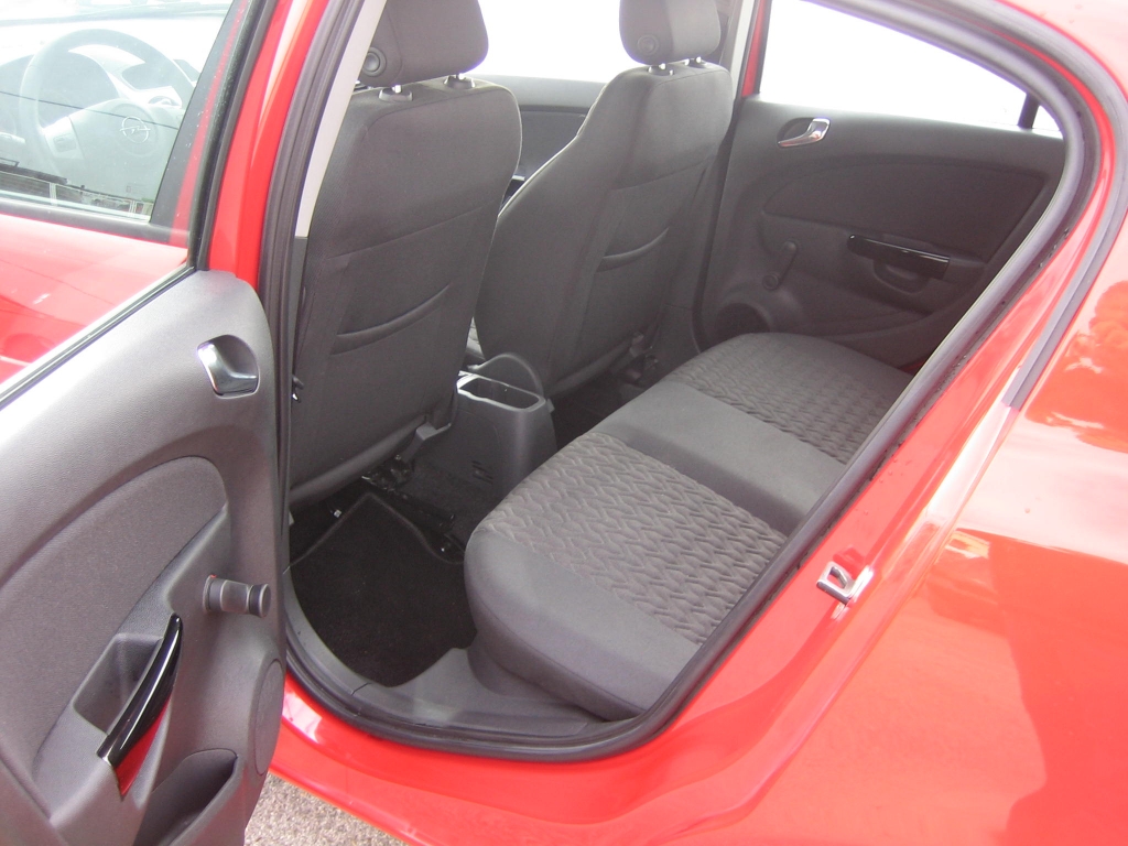 VISTA INTERIOR TRASERO OPEL CORSA 1.3 CDTI 95CV