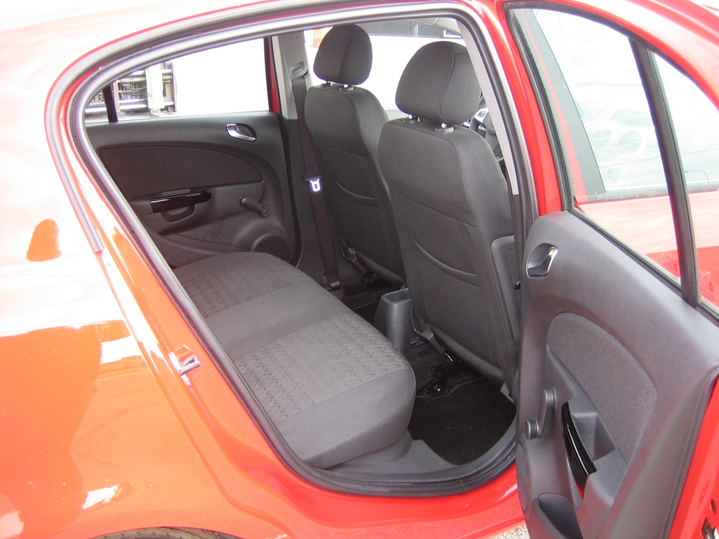 VISTA INTERIOR TRASERO 2 OPEL CORSA 1.3 CDTI 95CV