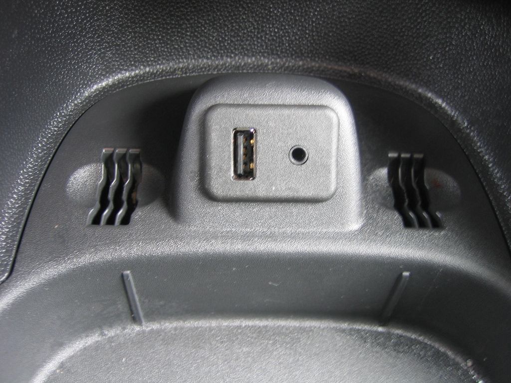 VISTA SALIDA AUX OPEL CORSA 1.3 CDTI 95CV