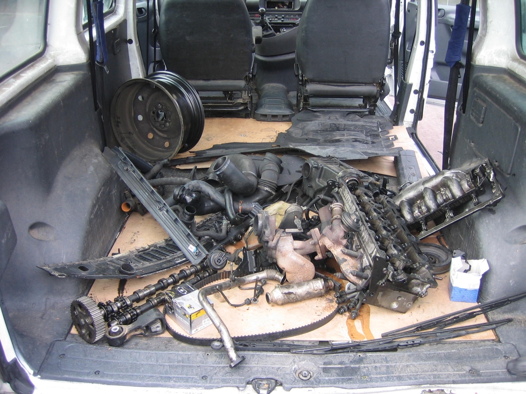 VISTA PIEZAS EN MALETERO FIAT SCUDO COMBI 2.0 TD 108CV