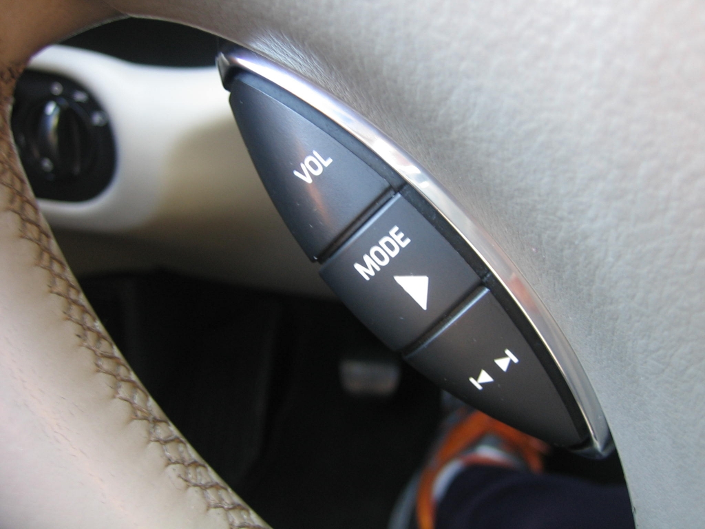 VISTA MANDOS AUDIO EN VOLANTE ROVER 75 2.0 CDT 115CV