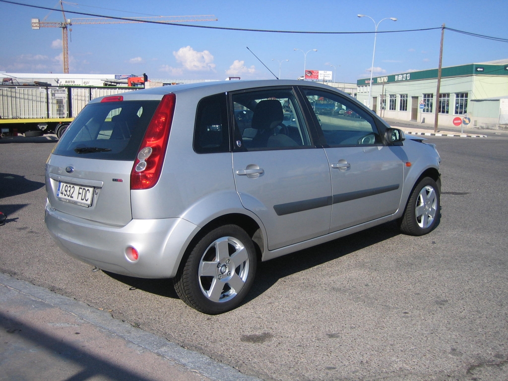 VISTA TRASERA DERECHA FORD FIESTA 1.6 TDCI 90CV