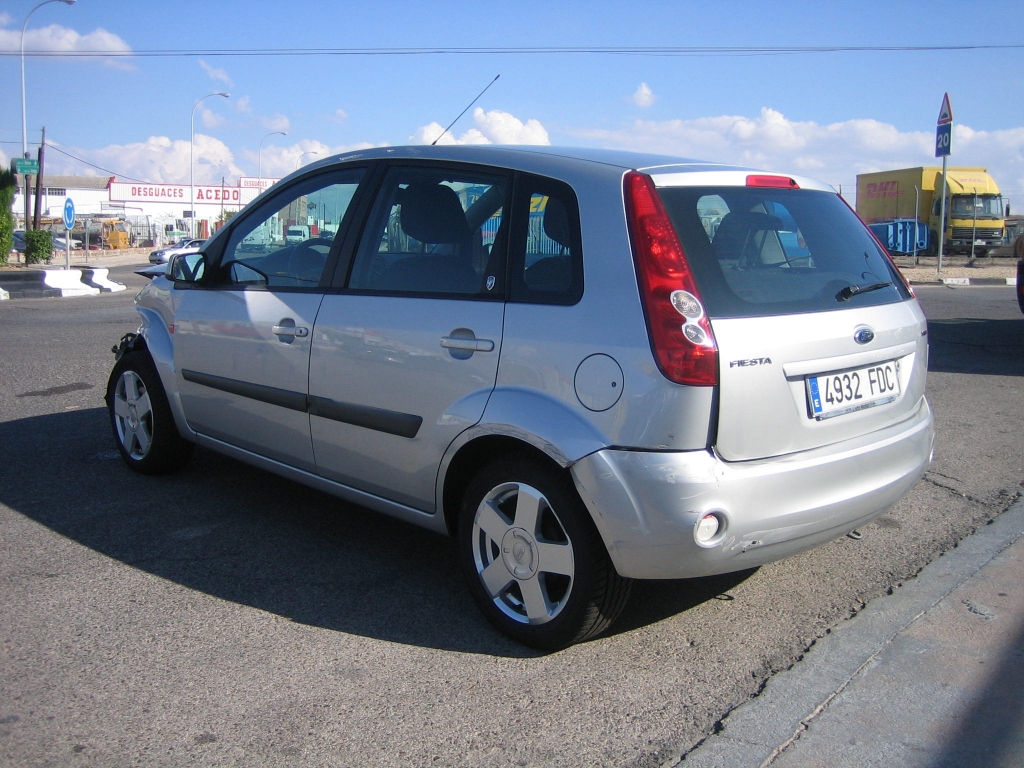 VISTA TRASERA IZQUIERDA FORD FIESTA 1.6 TDCI 90CV